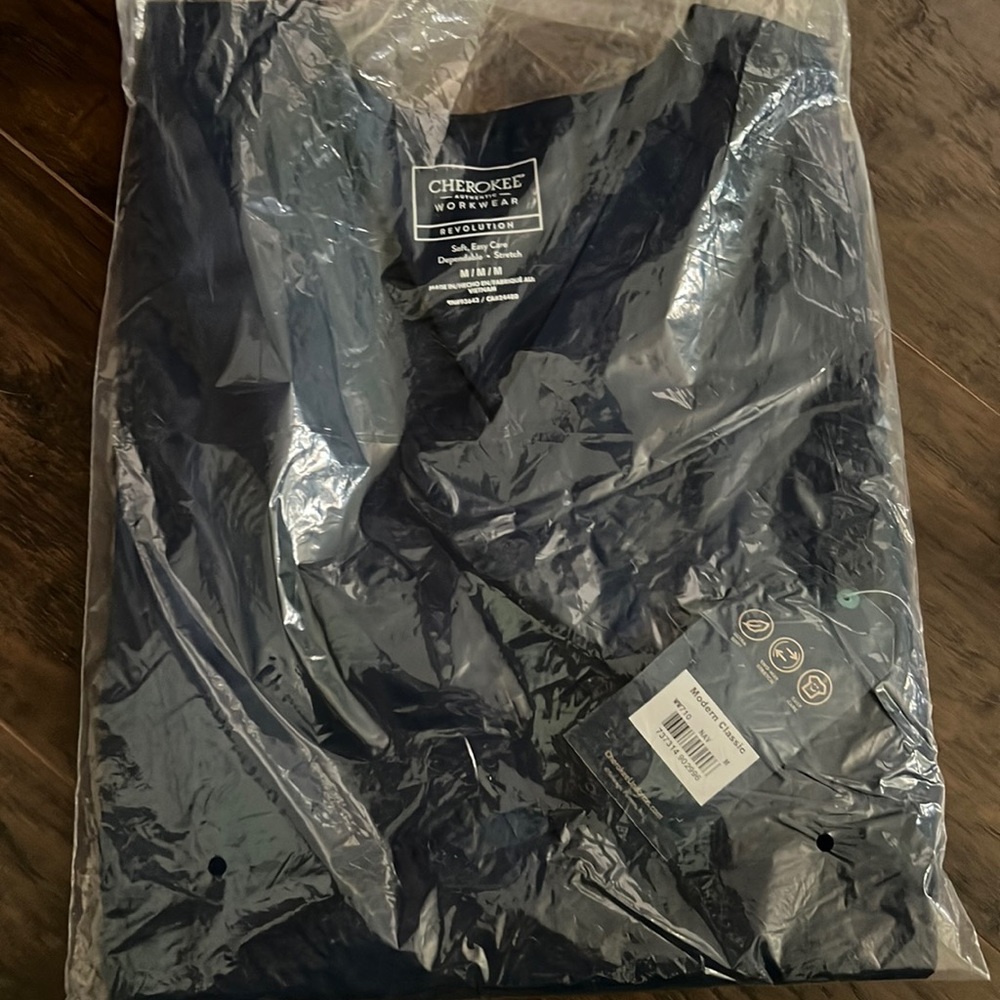 Cherokee Revolution Scrubs — Medium — NWT